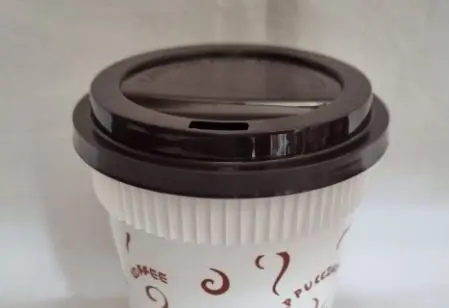 [ แพ็ค50 ] ฝาแข็งปิดแก้วกาแฟร้อน8oz สีน้ำตาล